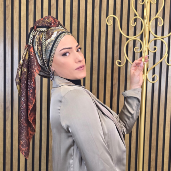 מנוחש- שרשרת זהב