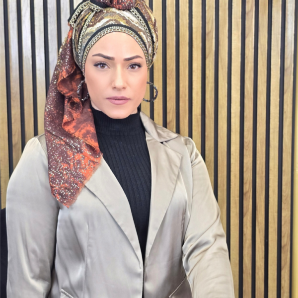 מנוחש- שרשרת זהב