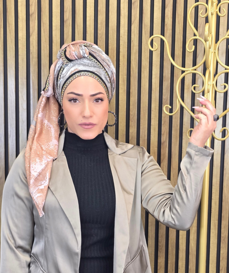 מנוחש- שרשרת זהב