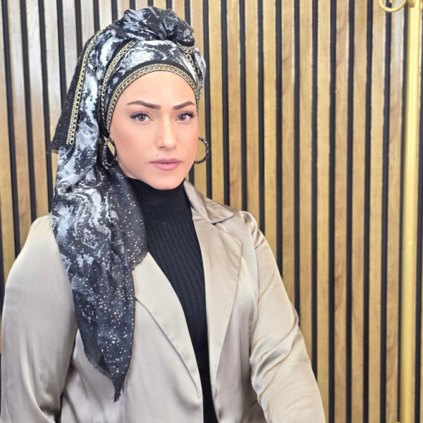 מנוחש- שרשרת זהב