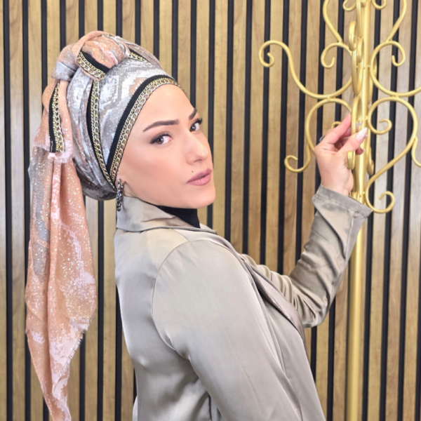 מנוחש- שרשרת זהב