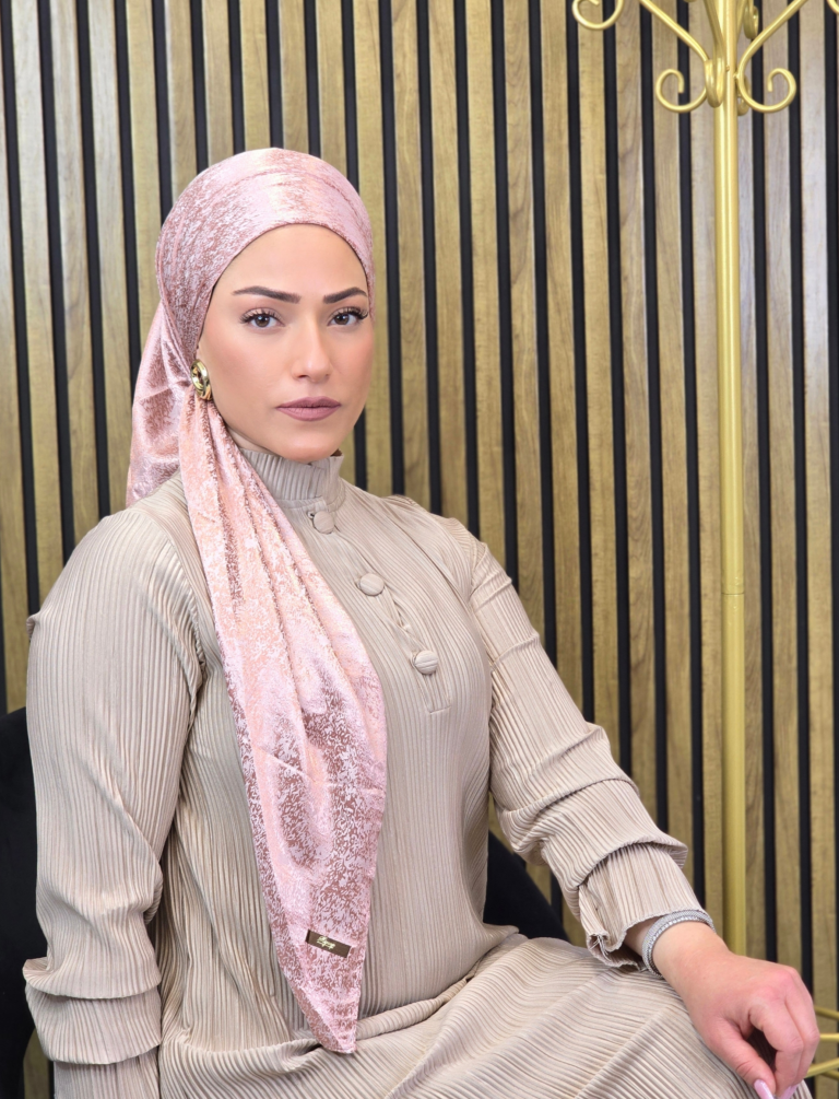 מרובעת-עטרת חן