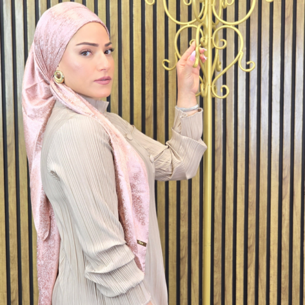 מרובעת-עטרת חן