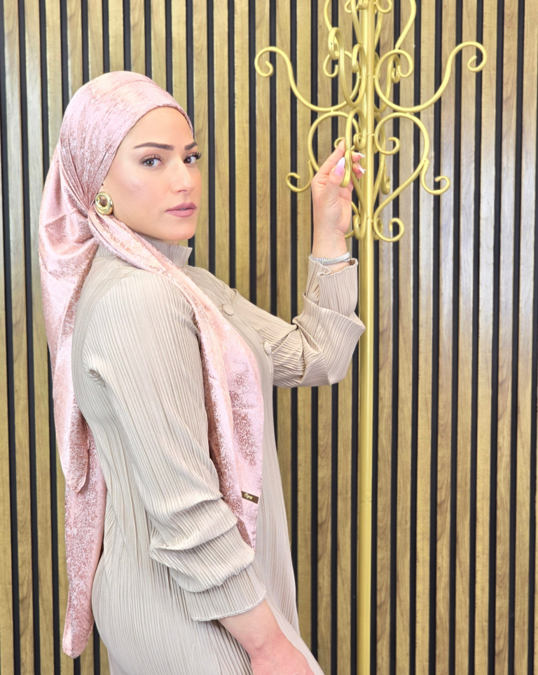 מרובעת-עטרת חן